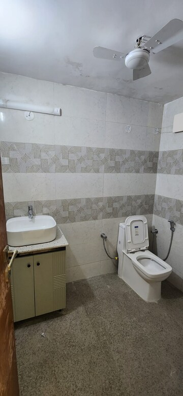 Bathroom in 4 BHK Apartment at Shalimar Nest, Vasant Kunj – for Rent