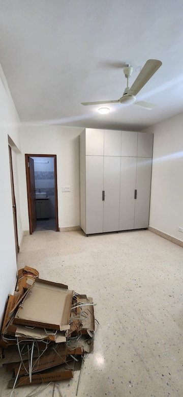 Room in 4 BHK Apartment at Shalimar Nest, Vasant Kunj – for Rent