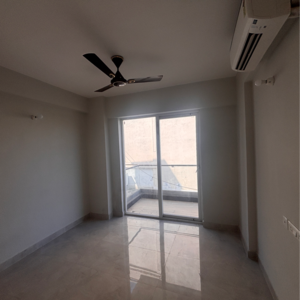 Room in 3 BHK Apartment at Signature Global City, Sector 37d – for Sale