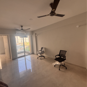 Team Area in 3 BHK Apartment at Signature Global City, Sector 37d – for Sale