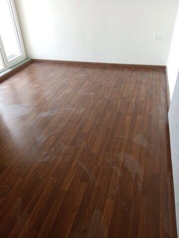 Room in 2 BHK Apartment at BPTP Discovery Park, Sector 80 – for Rent
