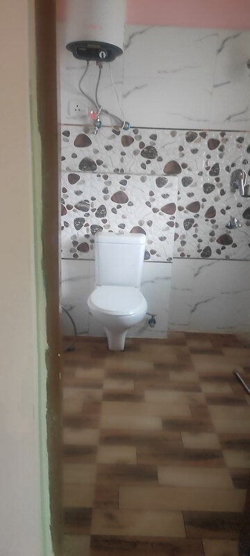 Bathroom in 2.5 BHK Builder Floor at Greenwood Enclave, Wave City – for Rent