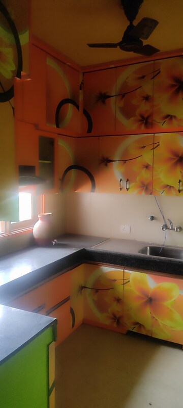 Furnished Amenities in 2.5 BHK Builder Floor at Greenwood Enclave, Wave City – for Rent