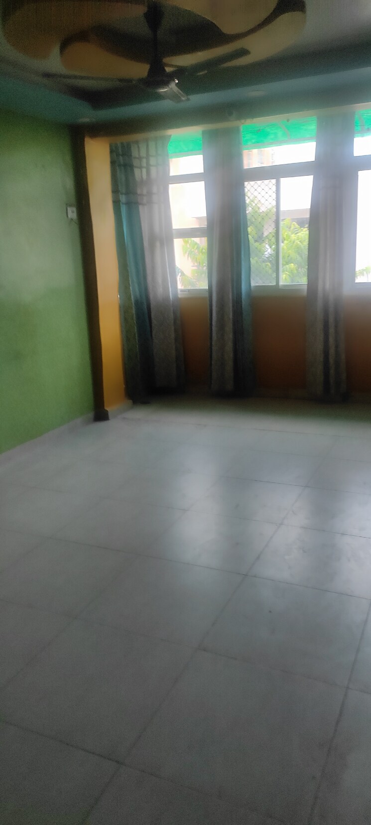 Room, greenwood-enclave 2.5 Bedroom 194 Sq.Yd. Builder Floor In Wave City Ghaziabad 9187463