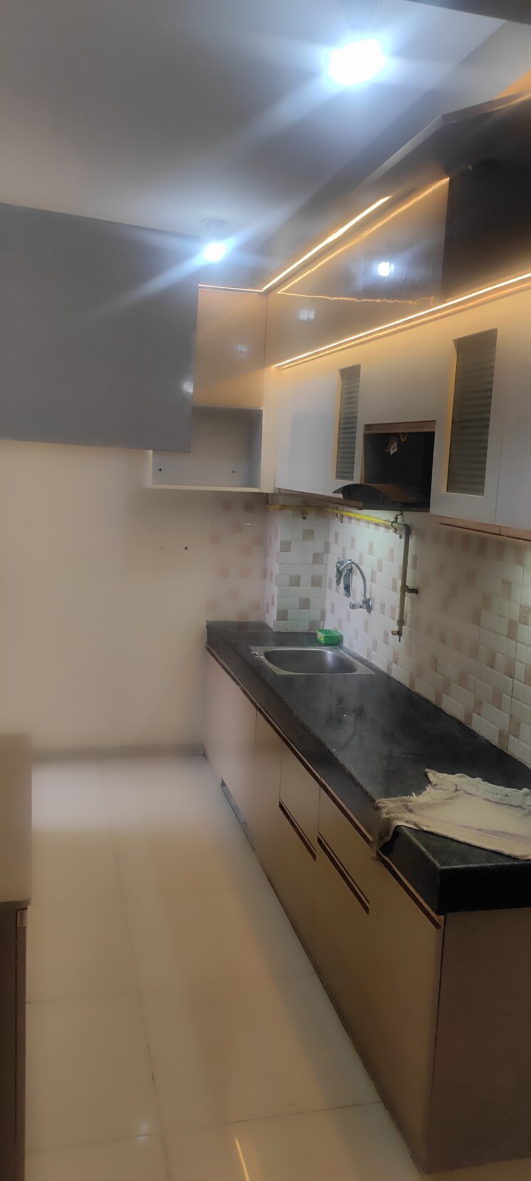 Kitchen, wave-dream-homes 2 Bedroom 840 Sq.Ft. Apartment In Wave City Ghaziabad 9187477