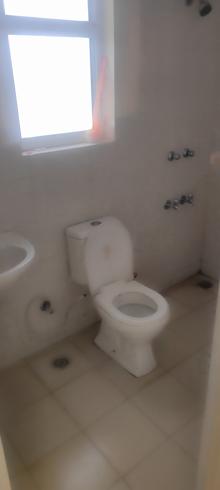 Bathroom, wave-dream-homes 2 Bedroom 840 Sq.Ft. Apartment In Wave City Ghaziabad 9187477