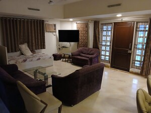 Team Area in 4 BHK Apartment at Malad East – for Sale