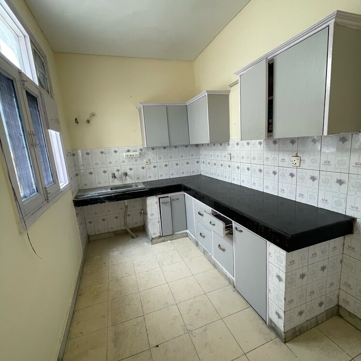 Kitchen, creative-huts-society 3 Bedroom 1400 Sq.Ft. Apartment In Sector 21c Faridabad 9187486