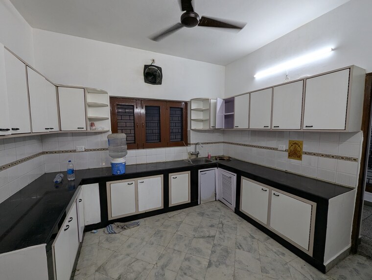 Kitchen, krishna-palace-faridabad 5 Bedroom 350 Sq.Yd. Independent House In Sector 15a Faridabad 9187488