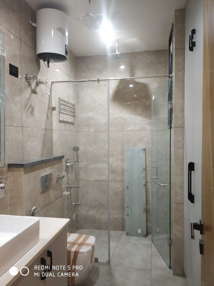 Bathroom, sushant lok iii 4 Bedroom 300 Sq.Yd. Builder Floor In Sushant Lok Iii Gurgaon 9187489