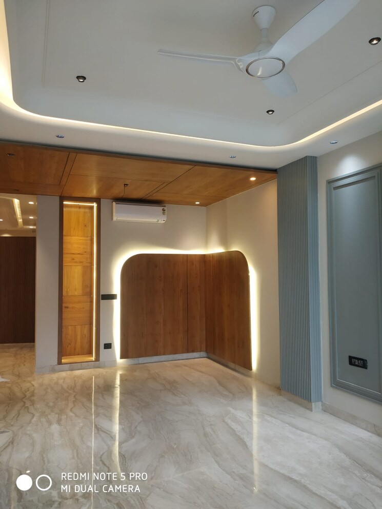 Bedroom, sushant lok iii 4 Bedroom 300 Sq.Yd. Builder Floor In Sushant Lok Iii Gurgaon 9187489