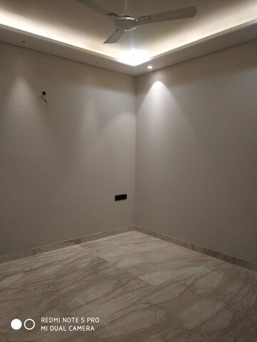 Room in 4 BHK Builder Floor at Sushant Lok Iii – for Sale