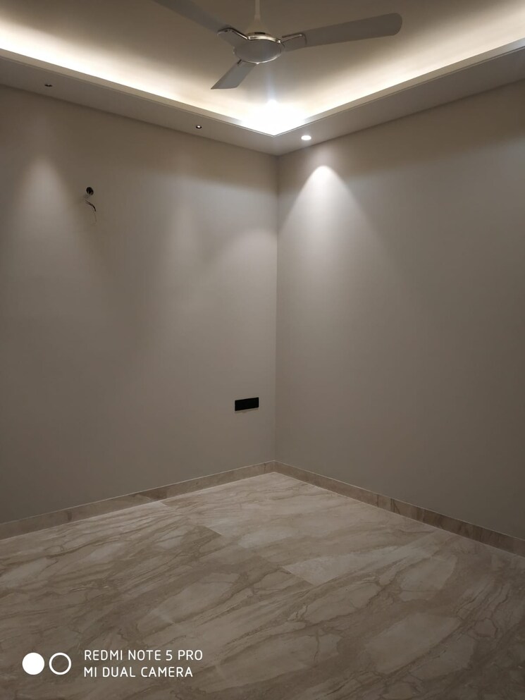 Room, sushant lok iii 4 Bedroom 300 Sq.Yd. Builder Floor In Sushant Lok Iii Gurgaon 9187489