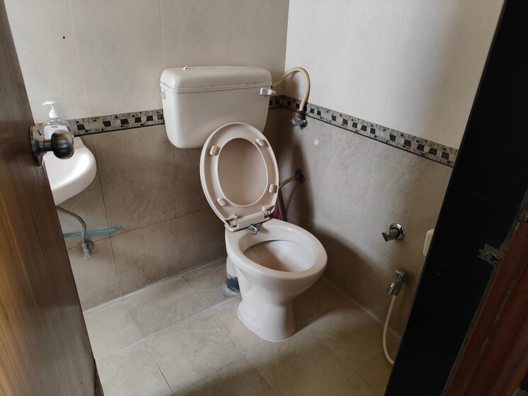 Bathroom, saurabh-garden-chs 3 Bedroom 1500 Sq.Ft. Apartment In Anand Nagar Pune 9187532