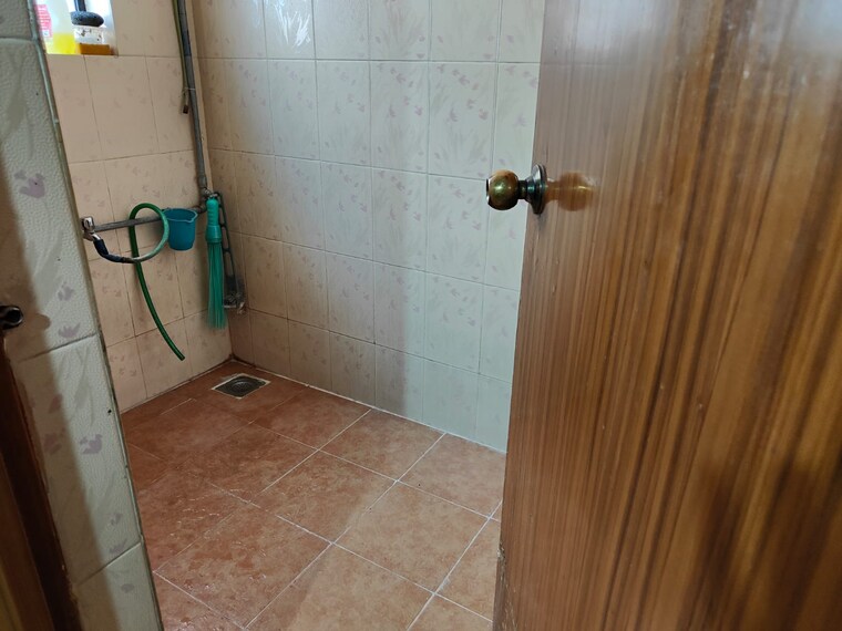 Bathroom, saurabh-garden-chs 3 Bedroom 1500 Sq.Ft. Apartment In Anand Nagar Pune 9187532
