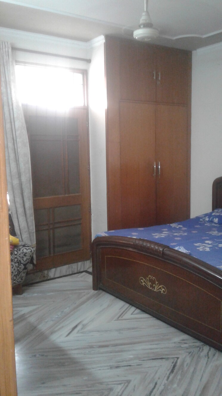 undefined, sector 30 6 Bedroom 250 Sq.Yd. Independent House In Sector 30 Faridabad 9187544