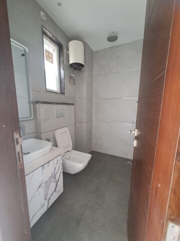 Bathroom in 2 BHK Builder Floor at DLF Plaza Tower, Sector 26a – for Rent