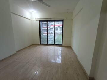 Room in 3 BHK Apartment at Gitanjali Apartment Chembur, Chembur – for Rent