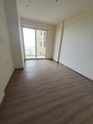 Room in 3 BHK Apartment at Pareena Coban Residences, Sector 99a – for Sale