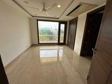 Room in 4 BHK Builder Floor at Panchsheel Park – for Rent