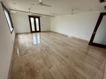 Room in 4 BHK Builder Floor at Panchsheel Park – for Rent