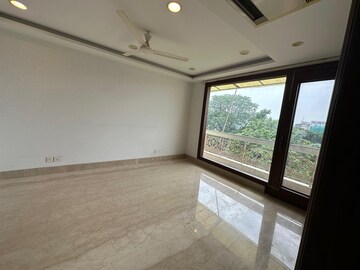 Room in 4 BHK Builder Floor at Panchsheel Park – for Rent