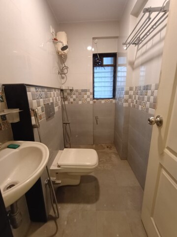 Bathroom in 2.5 BHK Apartment at Gitanjali Apartment Chembur, Chembur – for Rent