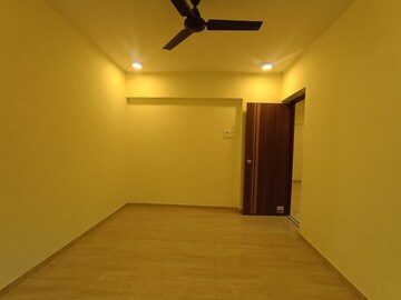 Room in 2.5 BHK Apartment at Gitanjali Apartment Chembur, Chembur – for Rent