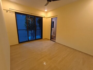 Room in 2.5 BHK Apartment at Gitanjali Apartment Chembur, Chembur – for Rent