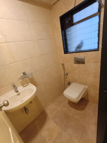 Bathroom in 2.5 BHK Apartment at Gitanjali Apartment Chembur, Chembur – for Rent