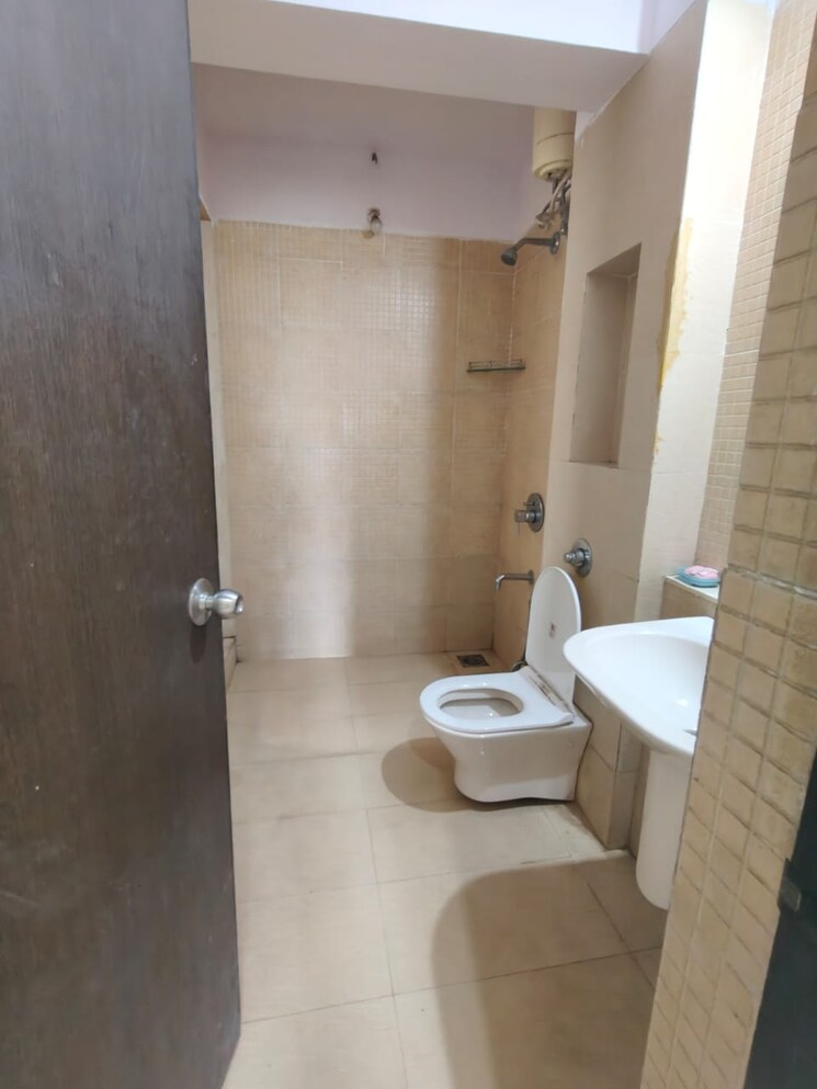 Bathroom, lodha-splendora 3 Bedroom 871 Sq.Ft. Apartment In Ghodbunder Road Thane 9187605