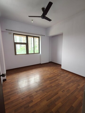 Room in 3 BHK Apartment at Lodha Splendora, Ghodbunder Road – for Rent