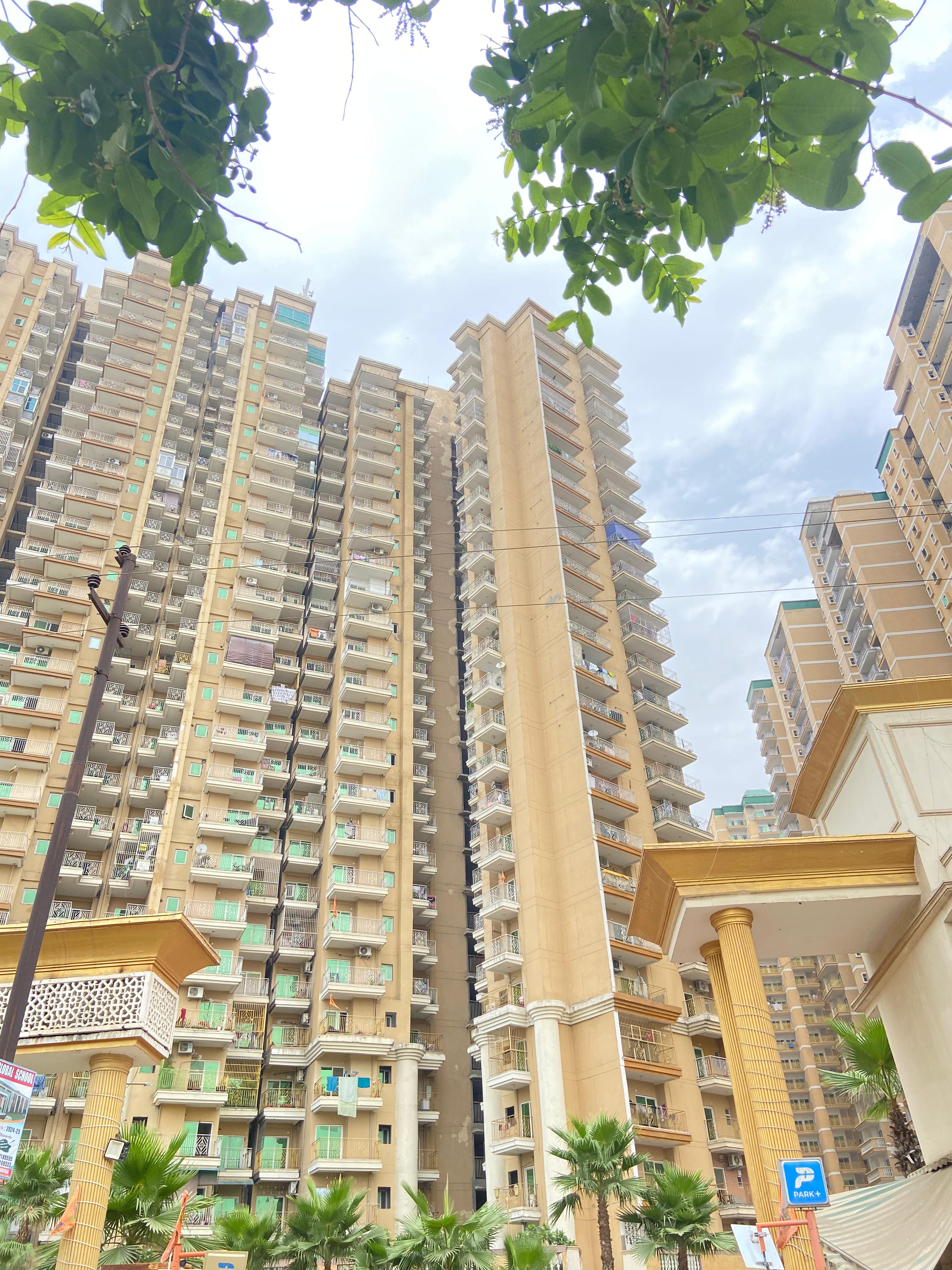 2.5 BHK + Study Room Apartment For Sale in Migsun Twinz