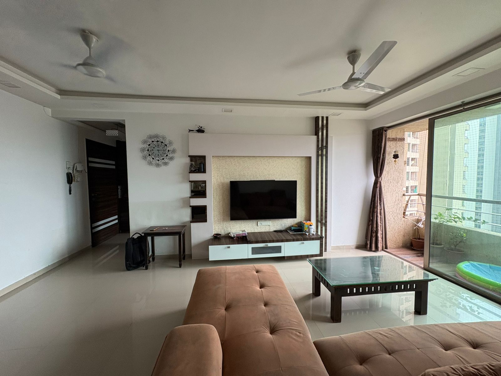 3 BHK + Extra Room Apartment For Rent in Oberoi Realty Splendor