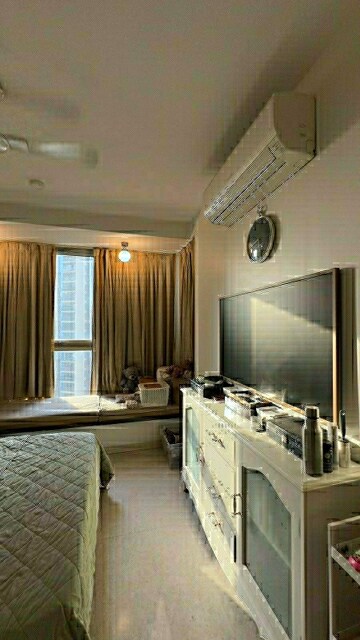 Bedroom in 6 BHK Apartment at Oberoi Realty Esquire, Goregaon East – for Sale
