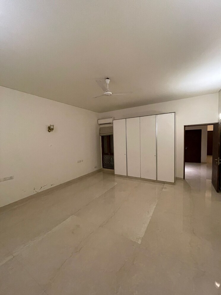 Room, greater kailash i 5 Bedroom 5500 Sq.Ft. Builder Floor In Greater Kailash I Delhi 9187788