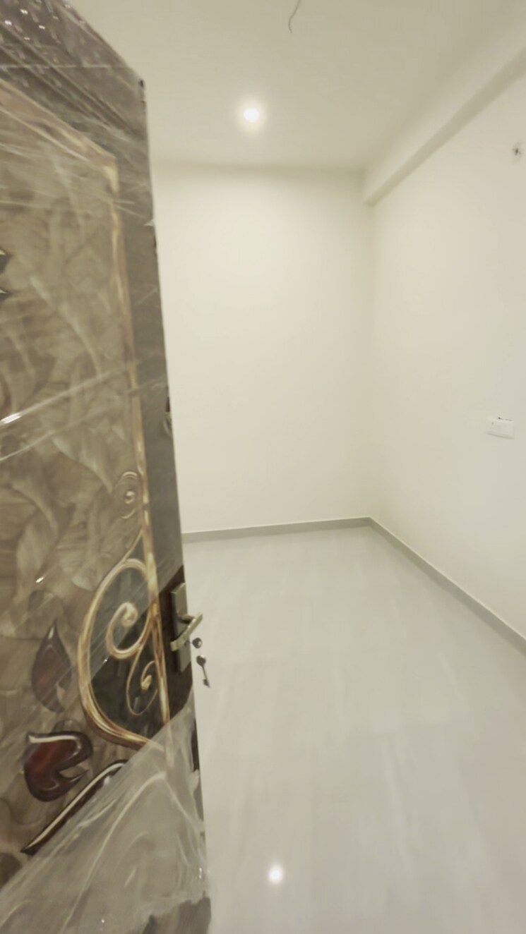 Room, amara khaira chak 5 Bedroom 1000 Sq.Ft. Independent House In Amara Khaira Chak Varanasi 9187784