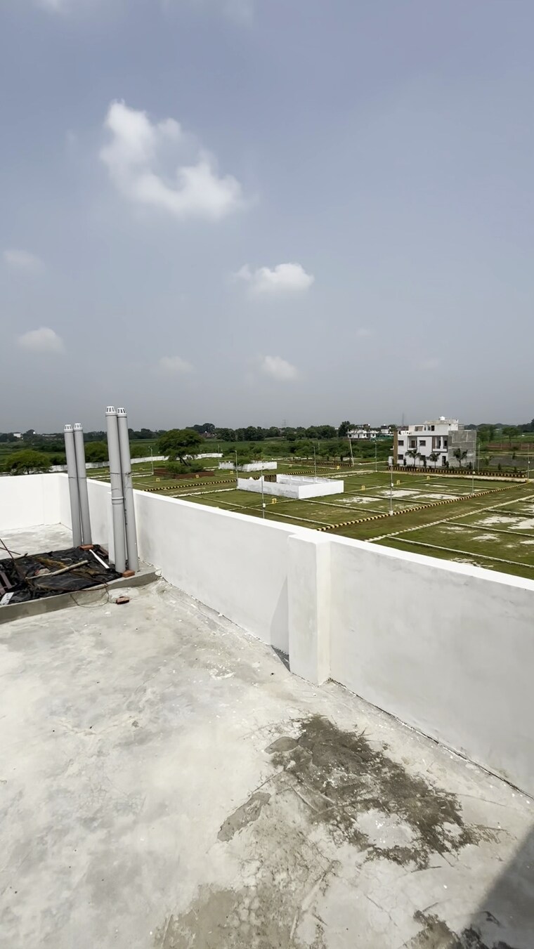 Terrace, amara khaira chak 5 Bedroom 1000 Sq.Ft. Independent House In Amara Khaira Chak Varanasi 9187784