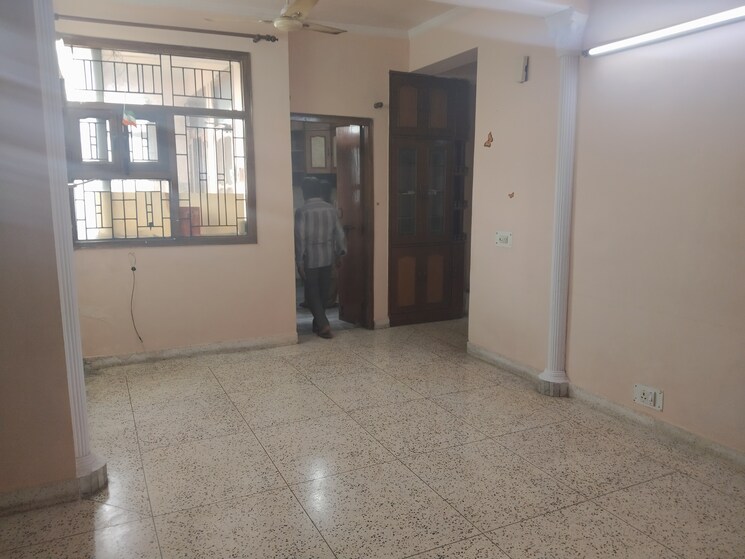 Room, sector 46 2 Bedroom 950 Sq.Ft. Apartment In Sector 46 Faridabad 9187806