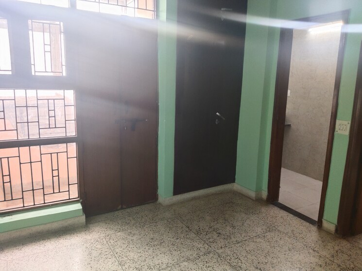 Room, sector 46 2 Bedroom 950 Sq.Ft. Apartment In Sector 46 Faridabad 9187806