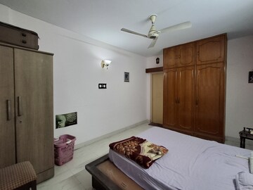 Bedroom in 3 BHK Apartment at DLF Ridgewood Estate, Dlf Phase iv – for Rent