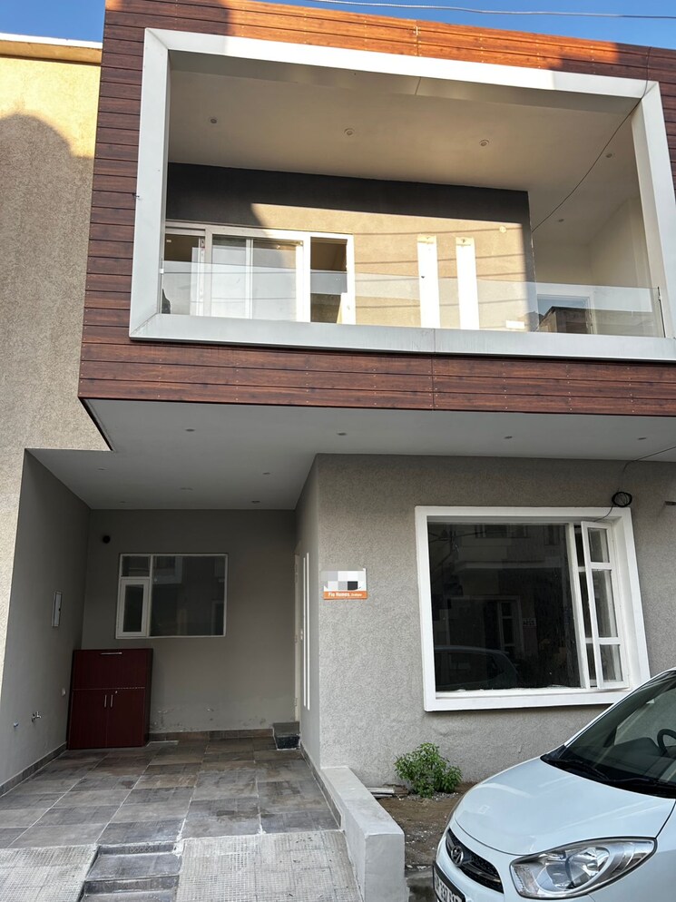 Exterior View, hlp-palmillas 4 Bedroom 2270 Sq.Ft. Villa In Vip Road Zirakpur 9187820