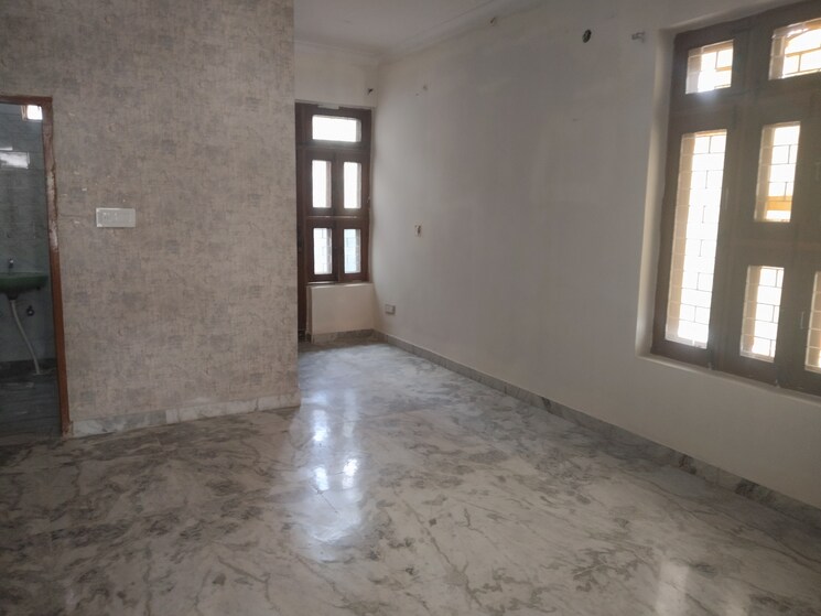 Room, sector 21c 3 Bedroom 200 Sq.Yd. Independent House In Sector 21c Faridabad 9187829