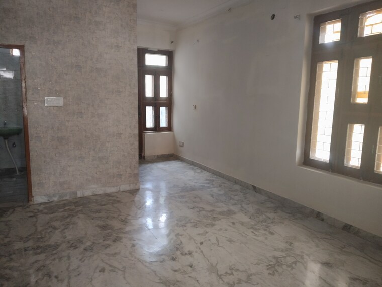 Room, sector 21c 3 Bedroom 200 Sq.Yd. Independent House In Sector 21c Faridabad 9187829