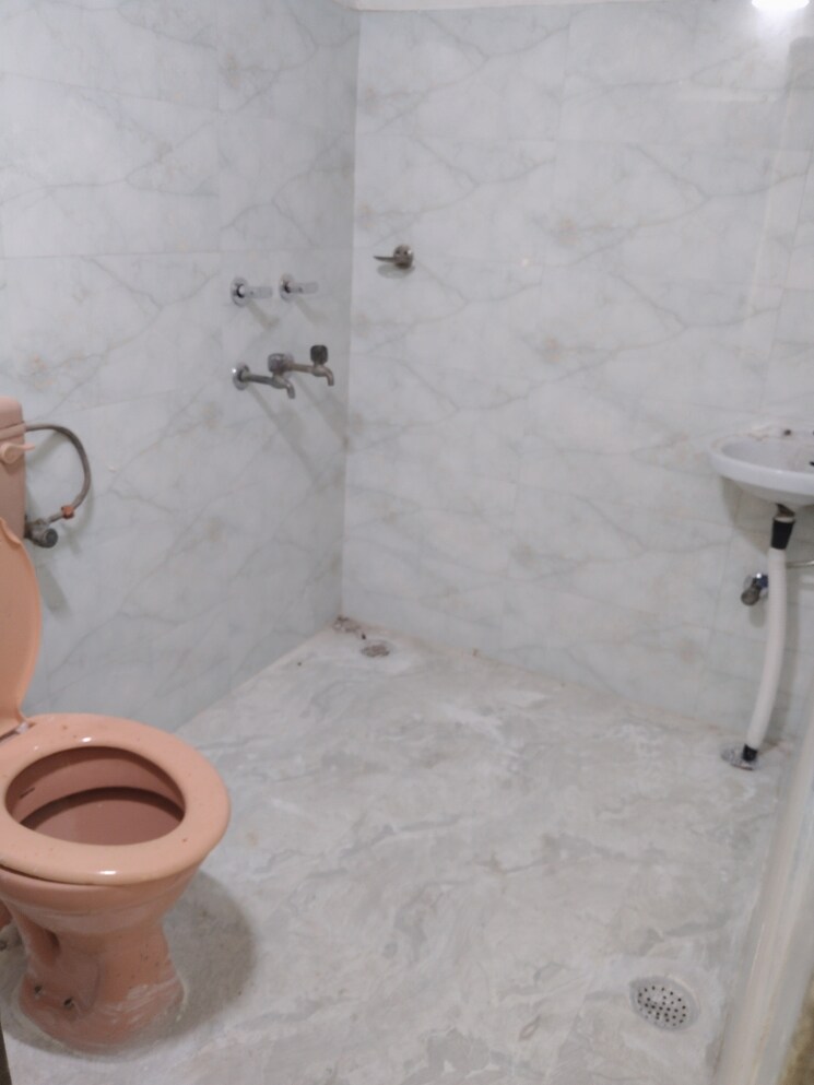 Bathroom, sector 21c 3 Bedroom 200 Sq.Yd. Independent House In Sector 21c Faridabad 9187829