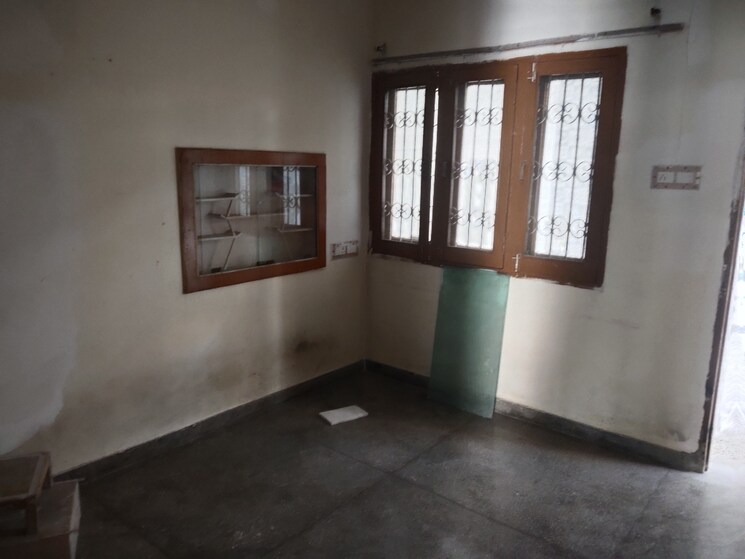 Room, sector 21c 3 Bedroom 200 Sq.Yd. Independent House In Sector 21c Faridabad 9187829