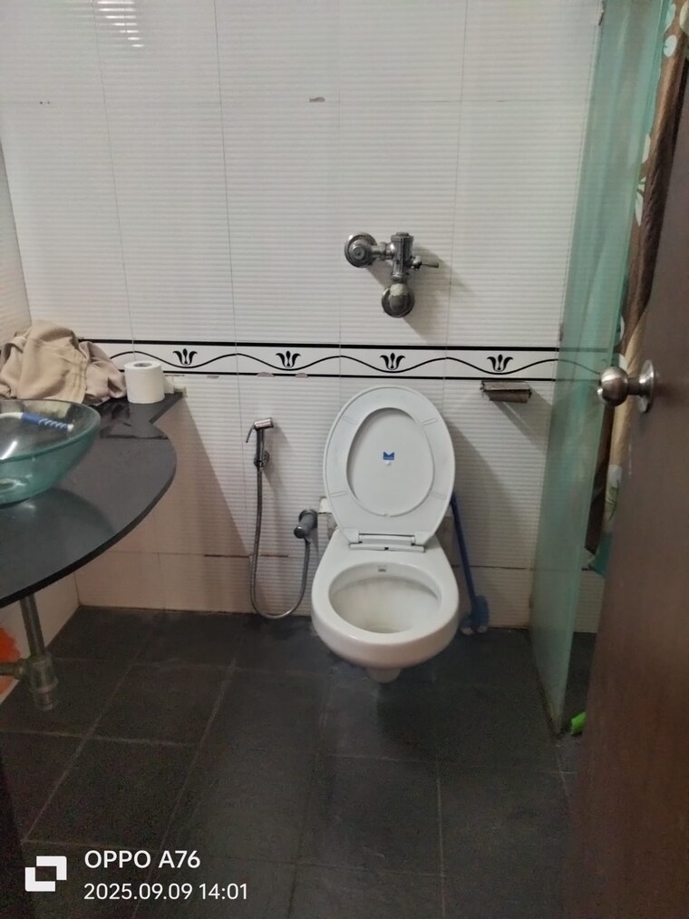 Bathroom, lake-florence 3 Bedroom 1400 Sq.Ft. Apartment In Powai Mumbai 9187822