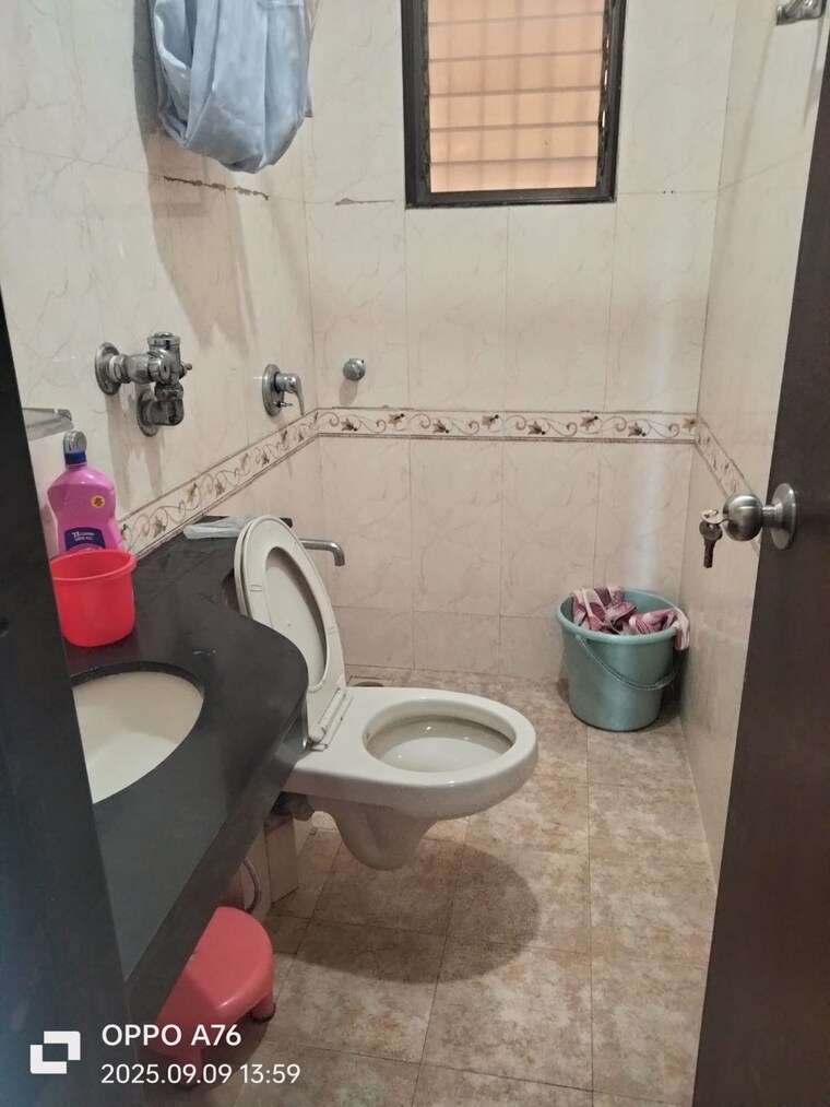 Bathroom, lake-florence 3 Bedroom 1400 Sq.Ft. Apartment In Powai Mumbai 9187822