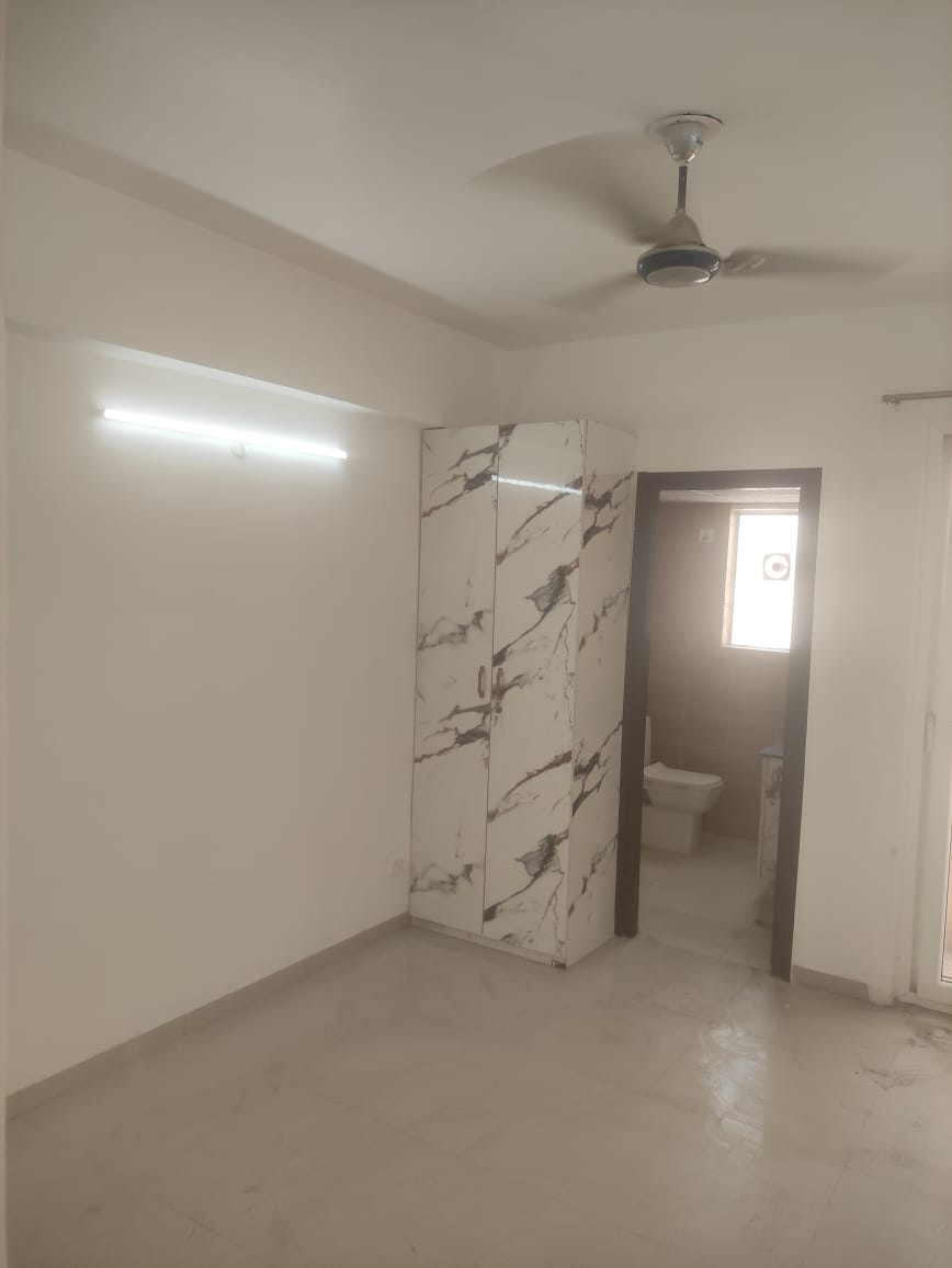 4 BHK + Pooja Room 2500 Sq.Ft. Apartment in Logix Blossom County