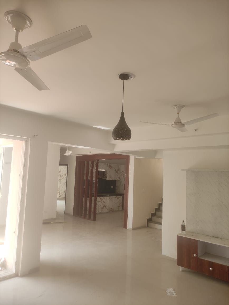 5 BHK + Pooja Room,Study Room Penthouse For Rent in Logix Blossom County